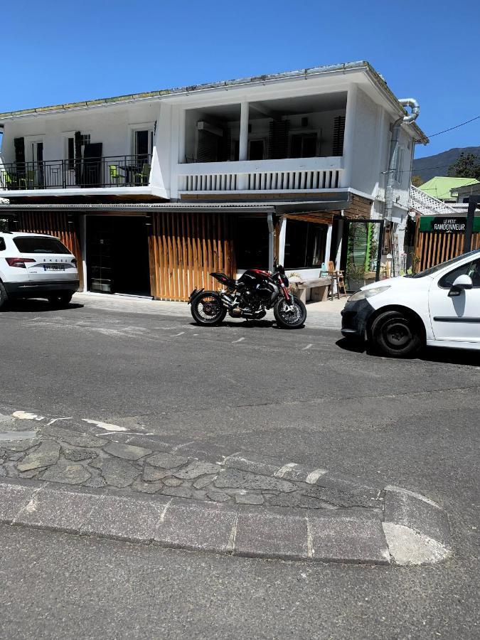 Hotel Le Petit Randonneur Cilaos Exteriör bild